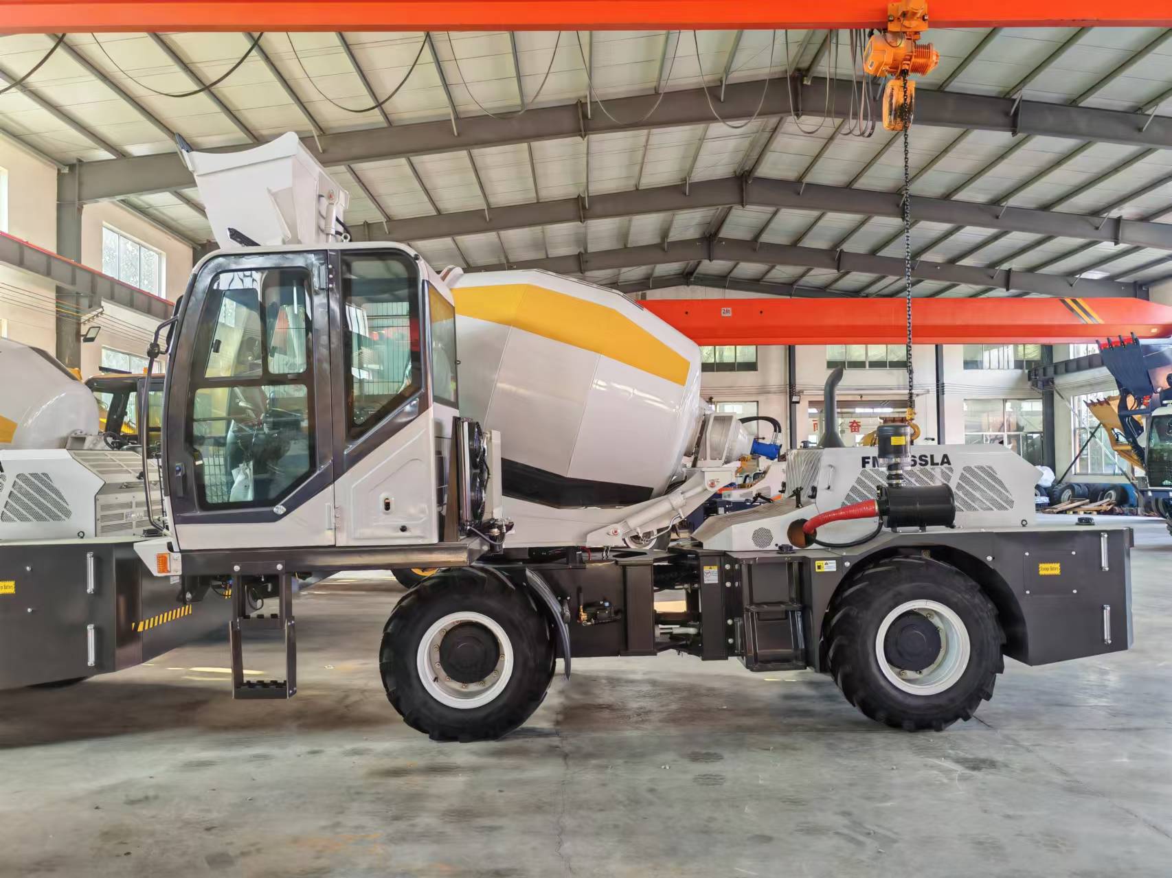 2.6m³ Self Loading Concrete Mi - Heavy Equipment Mixer 评论和价格