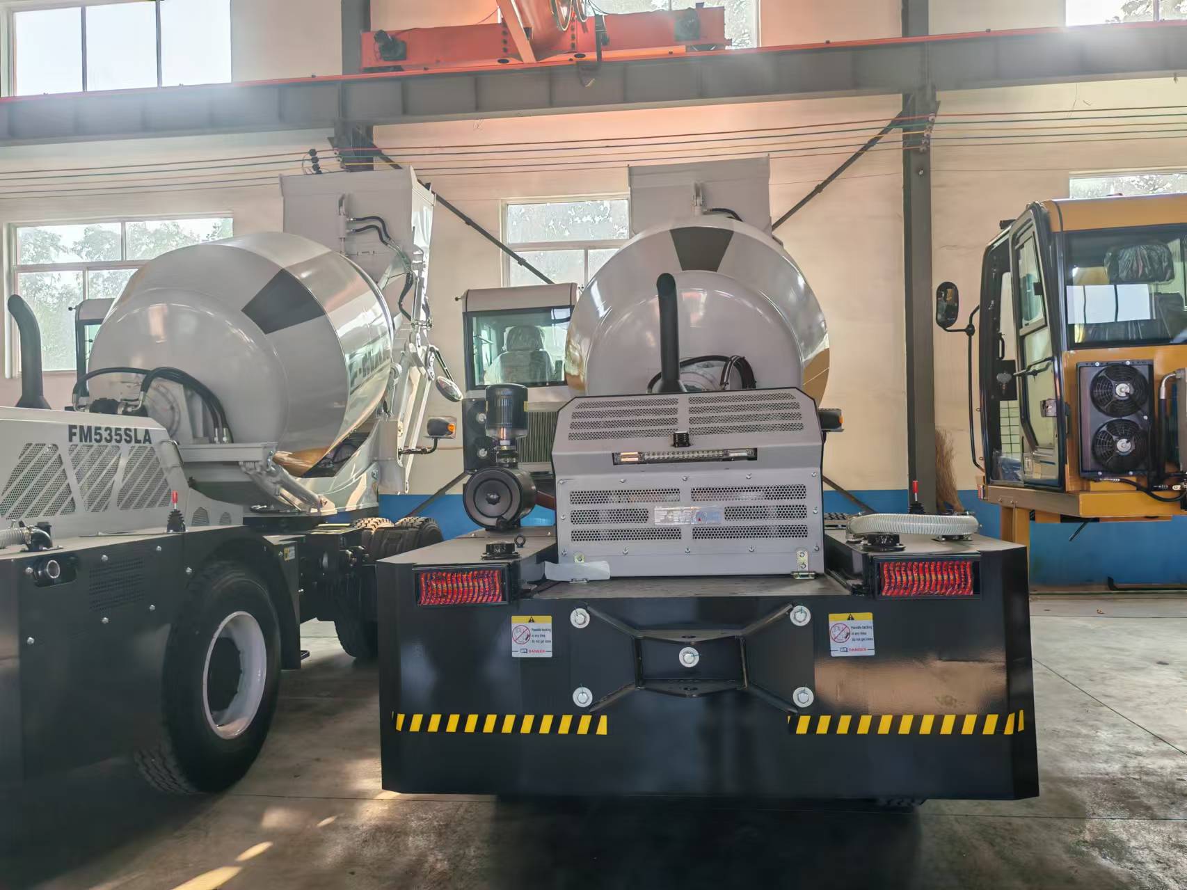 2.6m³ Self Loading Concrete Mi - Heavy Equipment Mixer 评论和价格